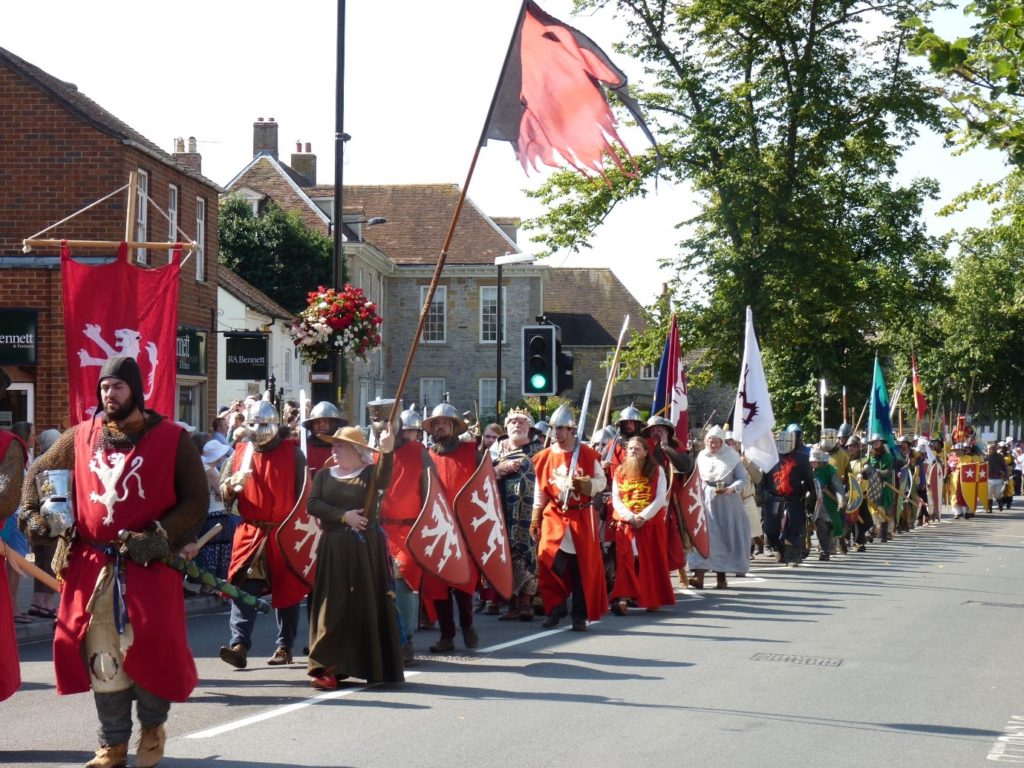 Grand parade of re-enactors in Evesham